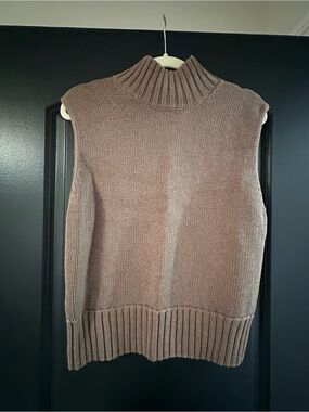 Abercrombie & Fitch Sleeveless Turtleneck Sweater Vest in Taupe